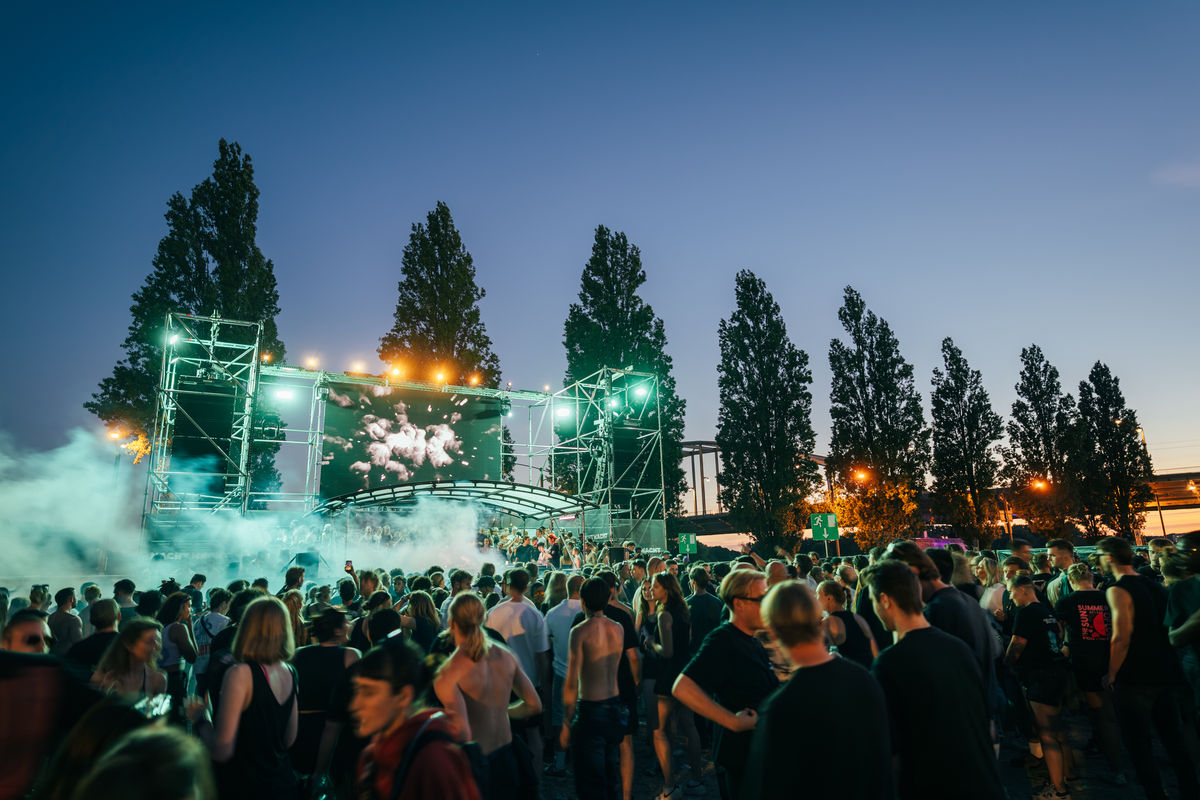 Loading... just a sec